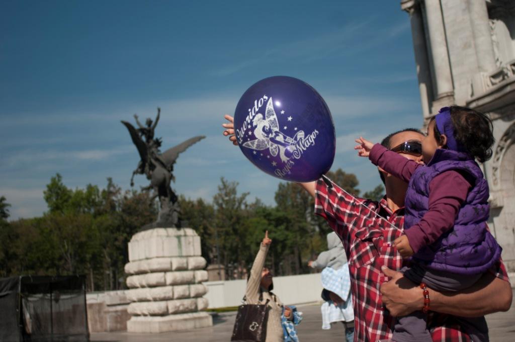 Los Reyes Magos pidieron a niños que no se usaran globos para enviar cartas. (Cuartoscuro)
