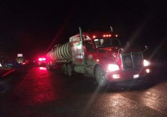 Tráiler asegurado con hidrocarburos.