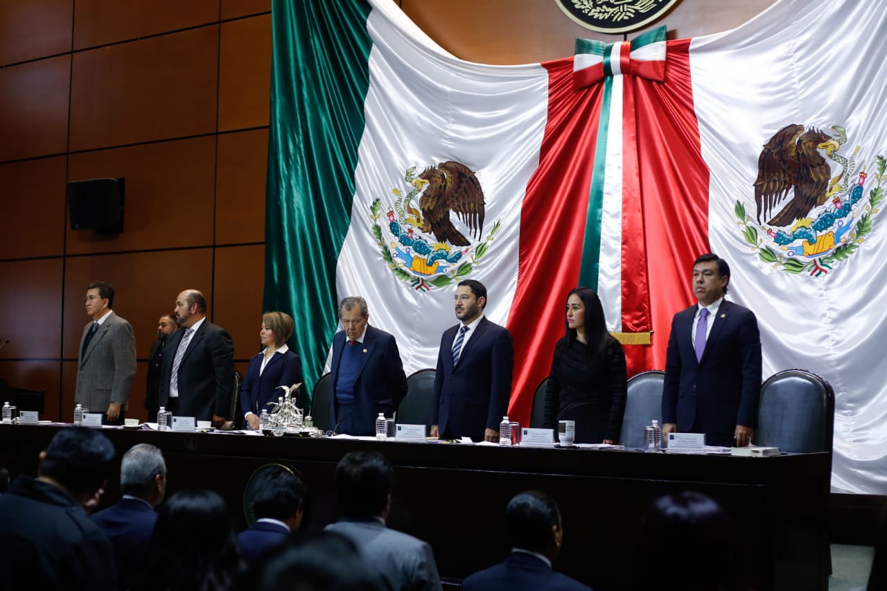 La comisión Permanente guardó un minuto de silencio por el alcalde de de Tlaxiaco, Alejandro Aparicio/Araceli López.