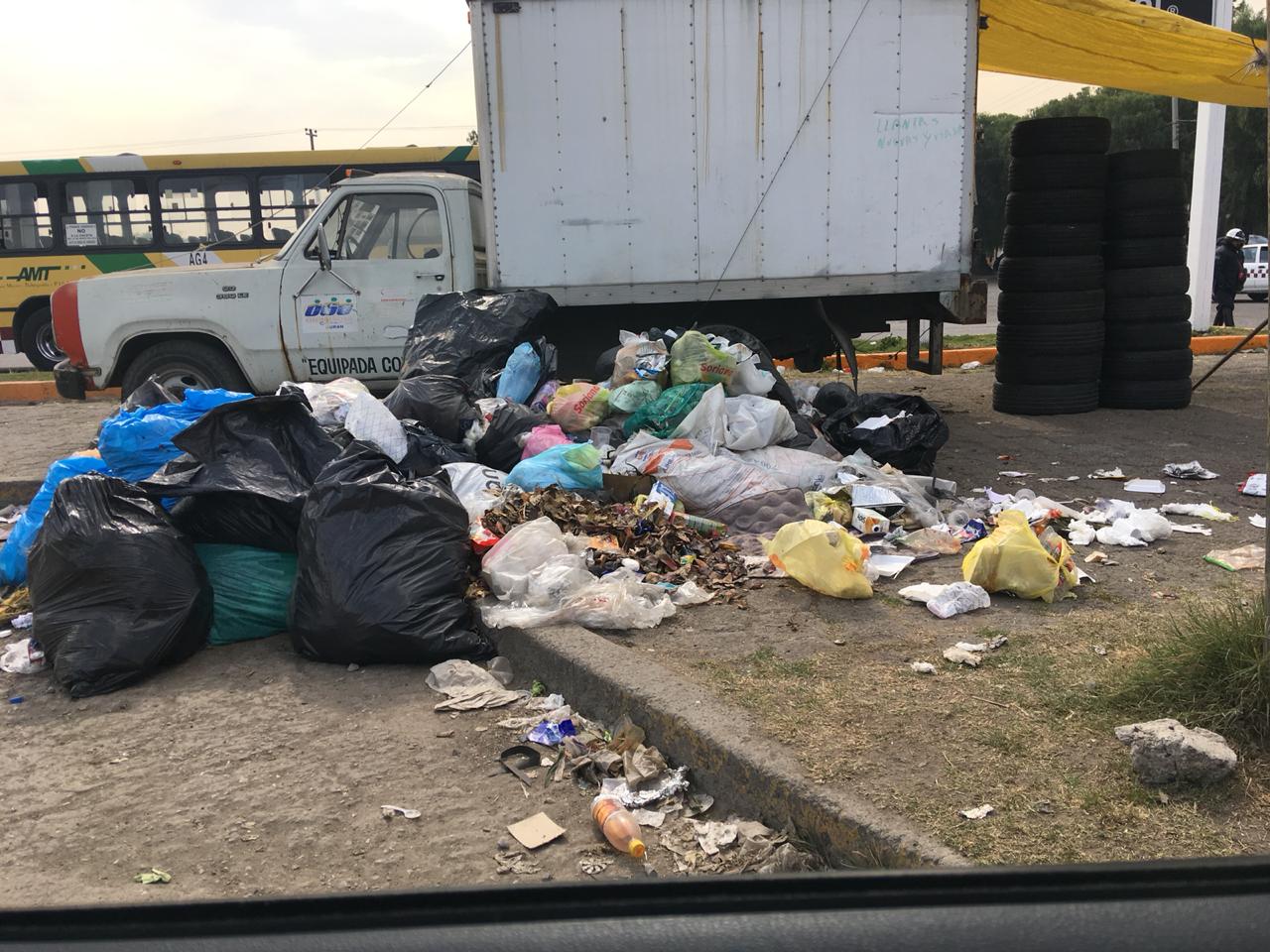 La gente arroja los residuos en esquinas formando tiraderos y fauna nociva. (Especial)
