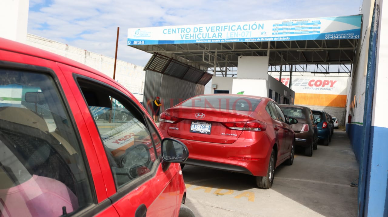 Saturan Centros de Verificación por temor a multa