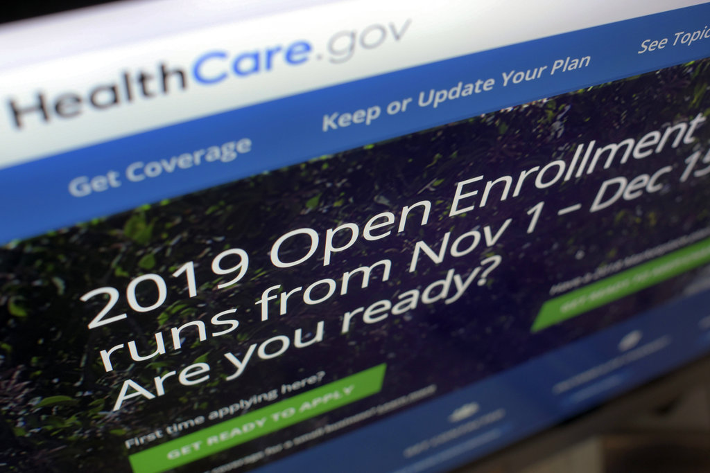 Aún está activo el sistema Obamacare tras fallos y apelaciones del seguro médico tras la decisión de Trump en desaparecerlo (AP)