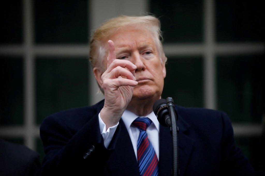 Donald Trump en conferencia de prensa después de buscar un acuerdo con los demócratas (Reuters)