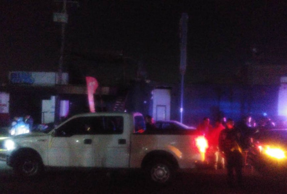 Se estima que después de las detonaciones, los agresores emplearon una bomba tipo molotov, lo que generó el incendio. (Martha Calvillo)