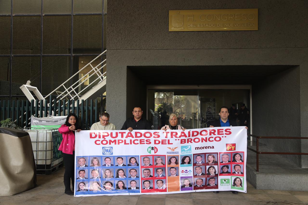 Manifestantes de Únete Pueblo (Foto: Jorge López)
