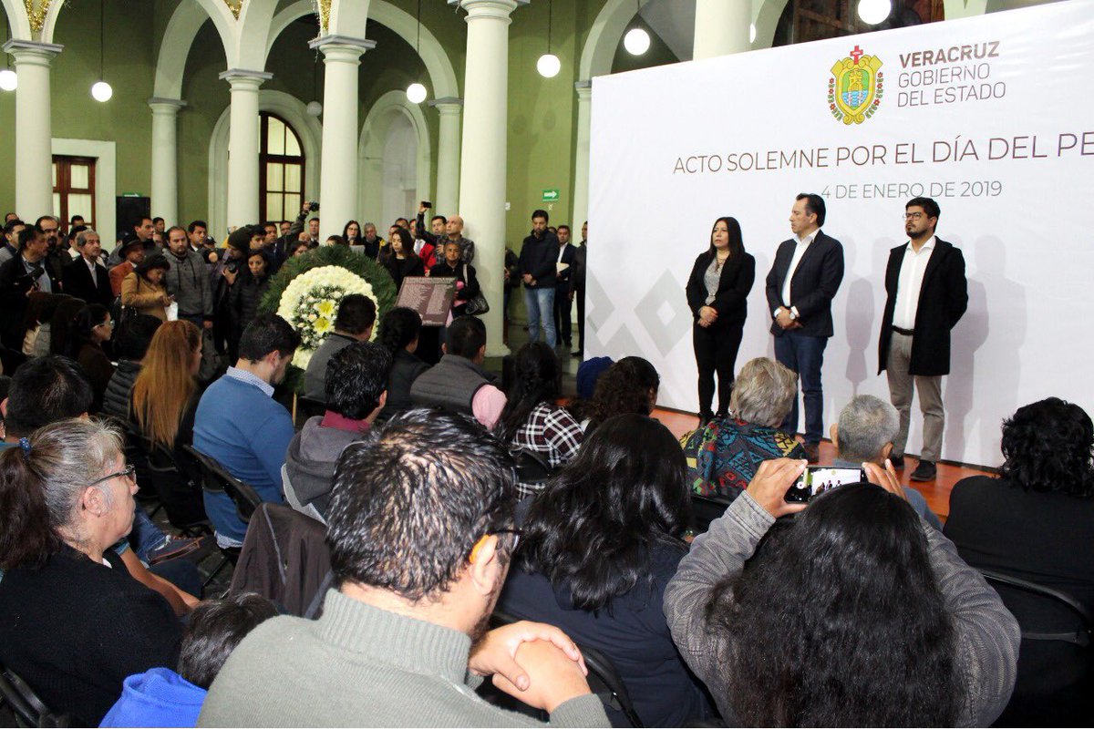 La placa fue develada en Palacio de Gobierno de Veracruz. (CEAPP)
