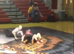Adolescente con parálisis cerebral cumple su sueño de ser luchador  (Especial)