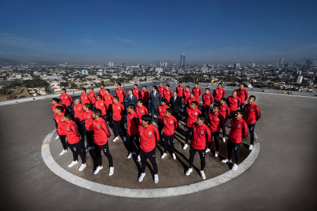 La foto oficial de Chivas para el Clausura 2019 (Twitter @Chivas)