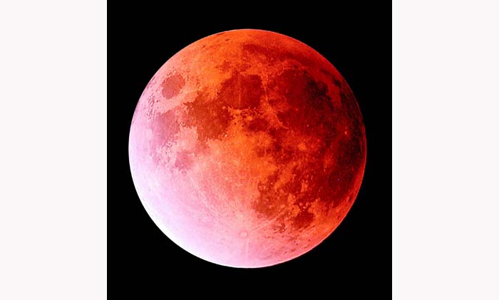 El atractivo mayor en estas circunstancias es el de fotografiar toda la superficie que presenta la Luna.
