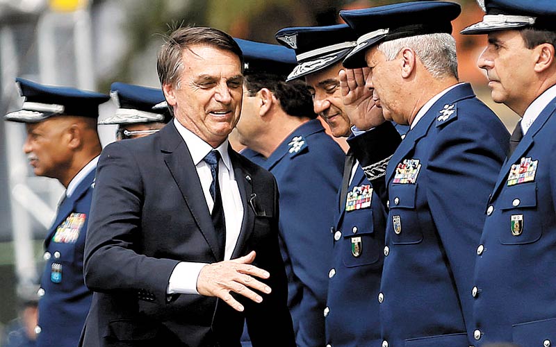 Bolsonaro sigue las consignas del ultraderechista Olavo de Carvalho . (Reuters)
