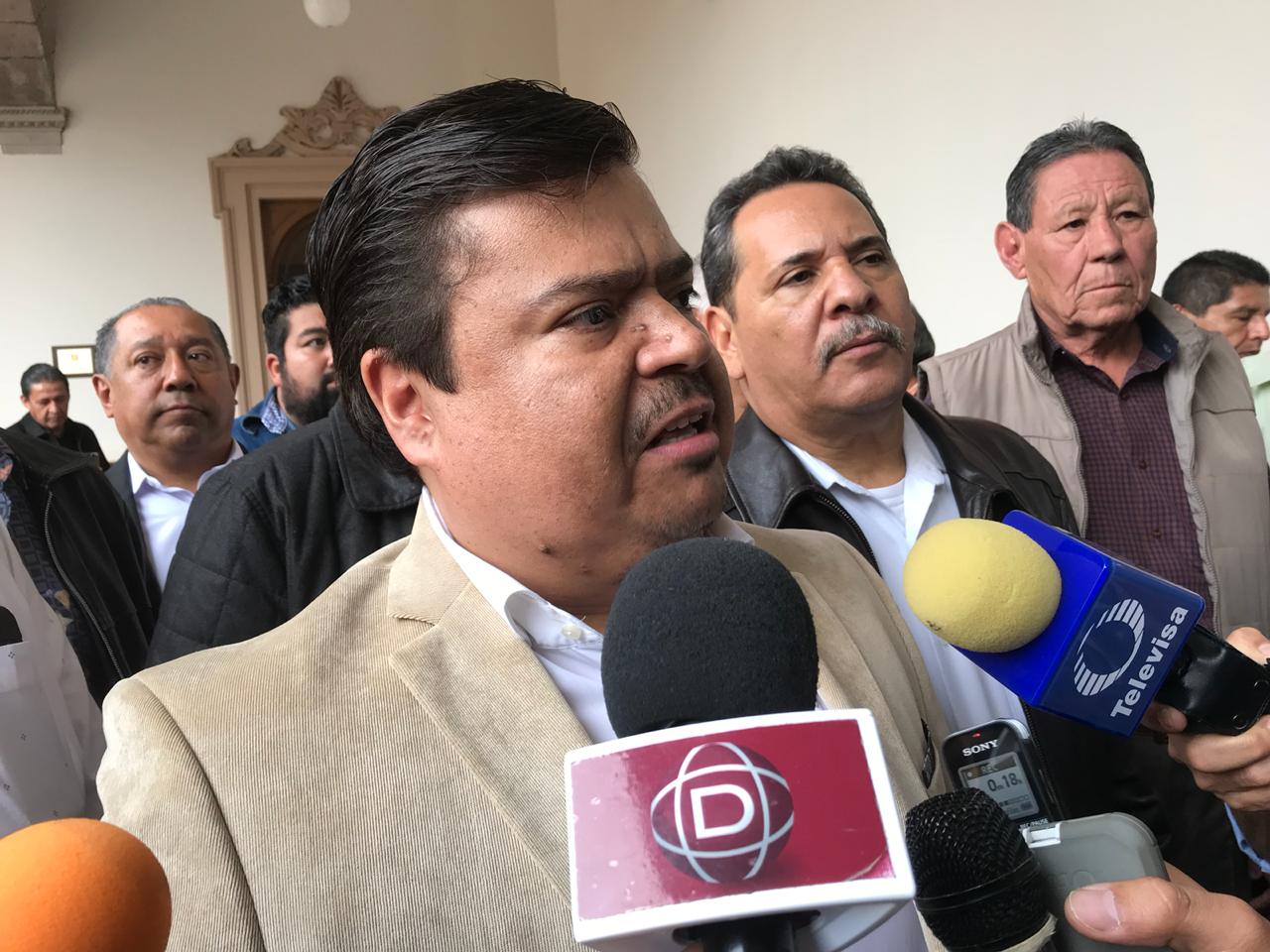 El ex diputado priista dijo que el alza no tardará más allá de esta semana. (Jorge López)