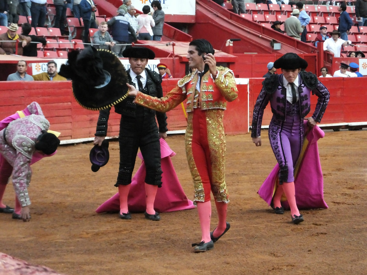 Ernesto Javier cortó 2 orejas de 4 toros que mató (Jorge Matchain)