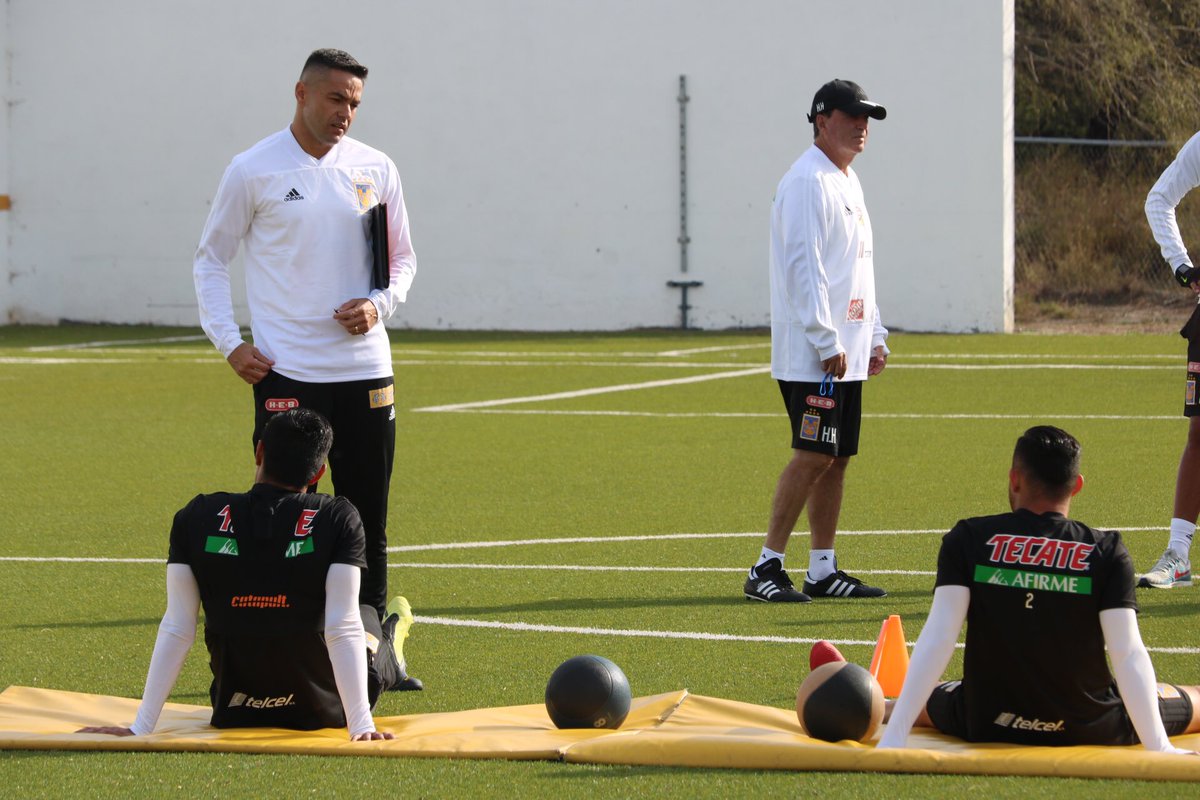 Juninho se integra al cuerpo técnico de Ricardo Ferretti (Twitter @TigresOficial)