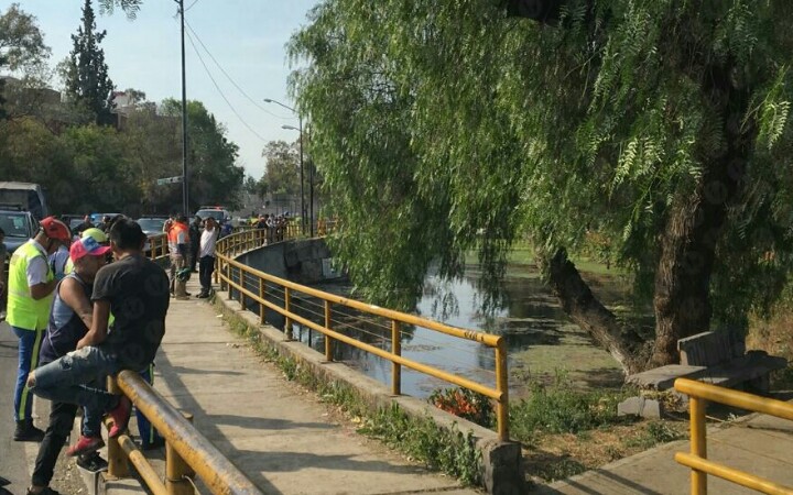 Servicios de emergencias llegaron a la colonia Paseos Taxqueña. (Jorge Becerril)