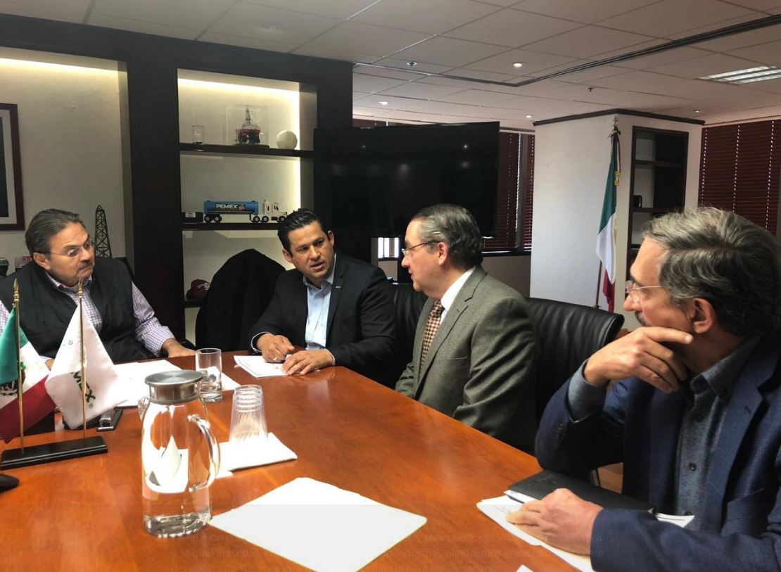 Diego Sinhue en reunión con directivos de Pemex (Twitter)