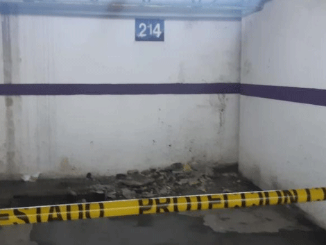 Trozos de cemento se desprendieron del techo. Foto: Especial