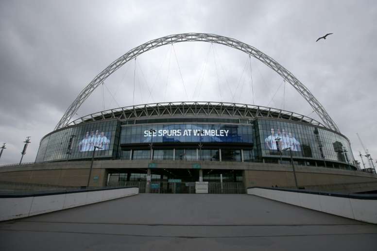 El cuadro londinense se mantendrá en Wembley por los próximos dos meses (AFP)