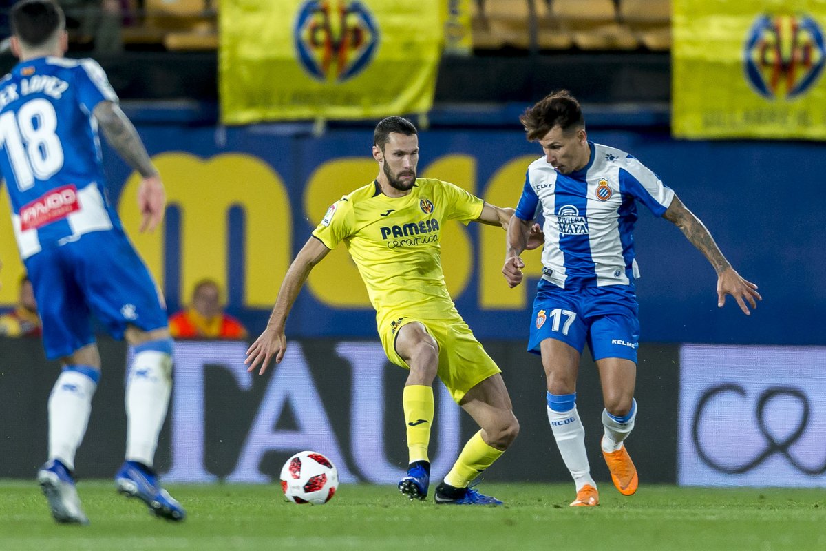 Miguel Layún durante el partido Villarreal vs. Espanyol (Twitter @VillarrealCF)