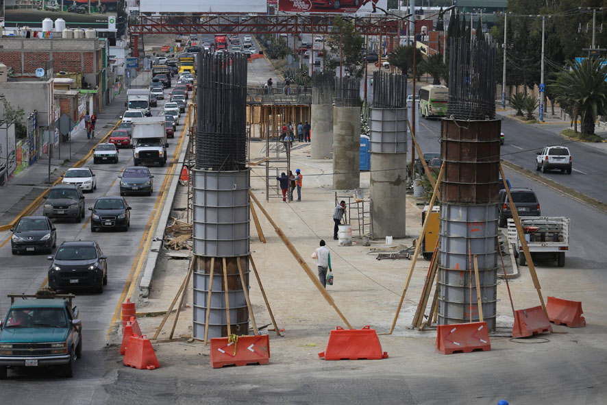 Obras del nuevo distribuidor vial en bulevar Colosio. (Jorge Sánchez)