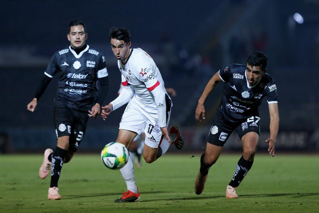 El partido  se desarrolló la noche del martes en la cancha del estadio Universitario (Agencia Enfoque)