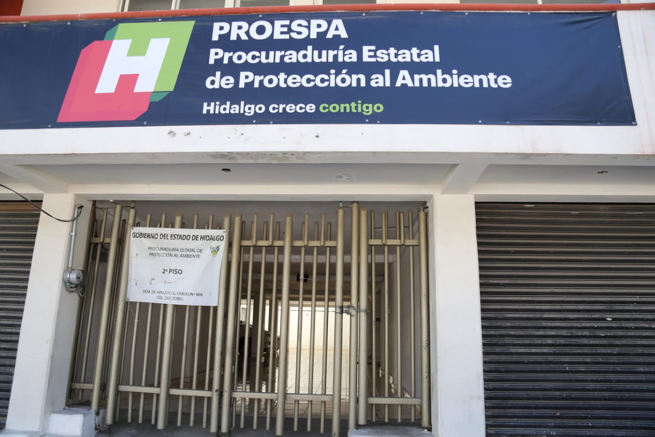 Cierran puertas de la Proespa en Pachuca; la población sin posibilidad de realizar trámites. (Jorge Sánchez)