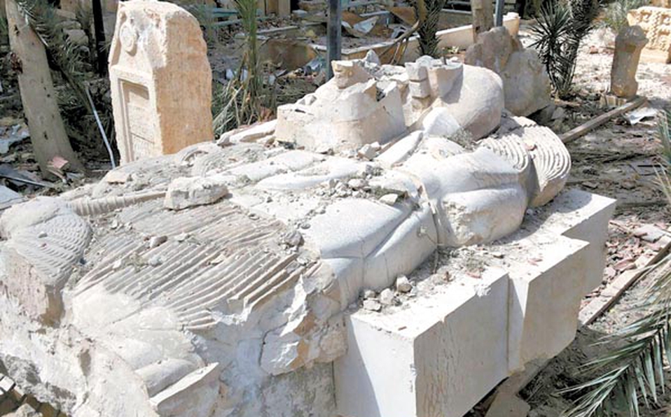 Estatuas y esculturas de siglos de antigüedad fueron destruidas por los yihadistas.