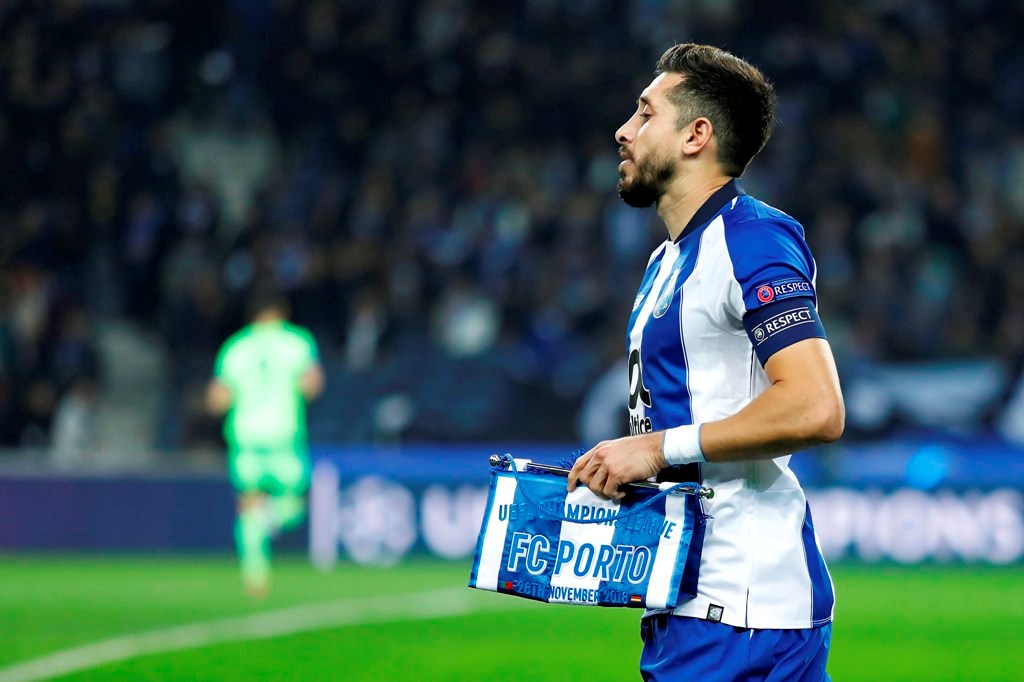 Héctor Herrera continuará en Porto ante falta de ofertas formales (Imago7)