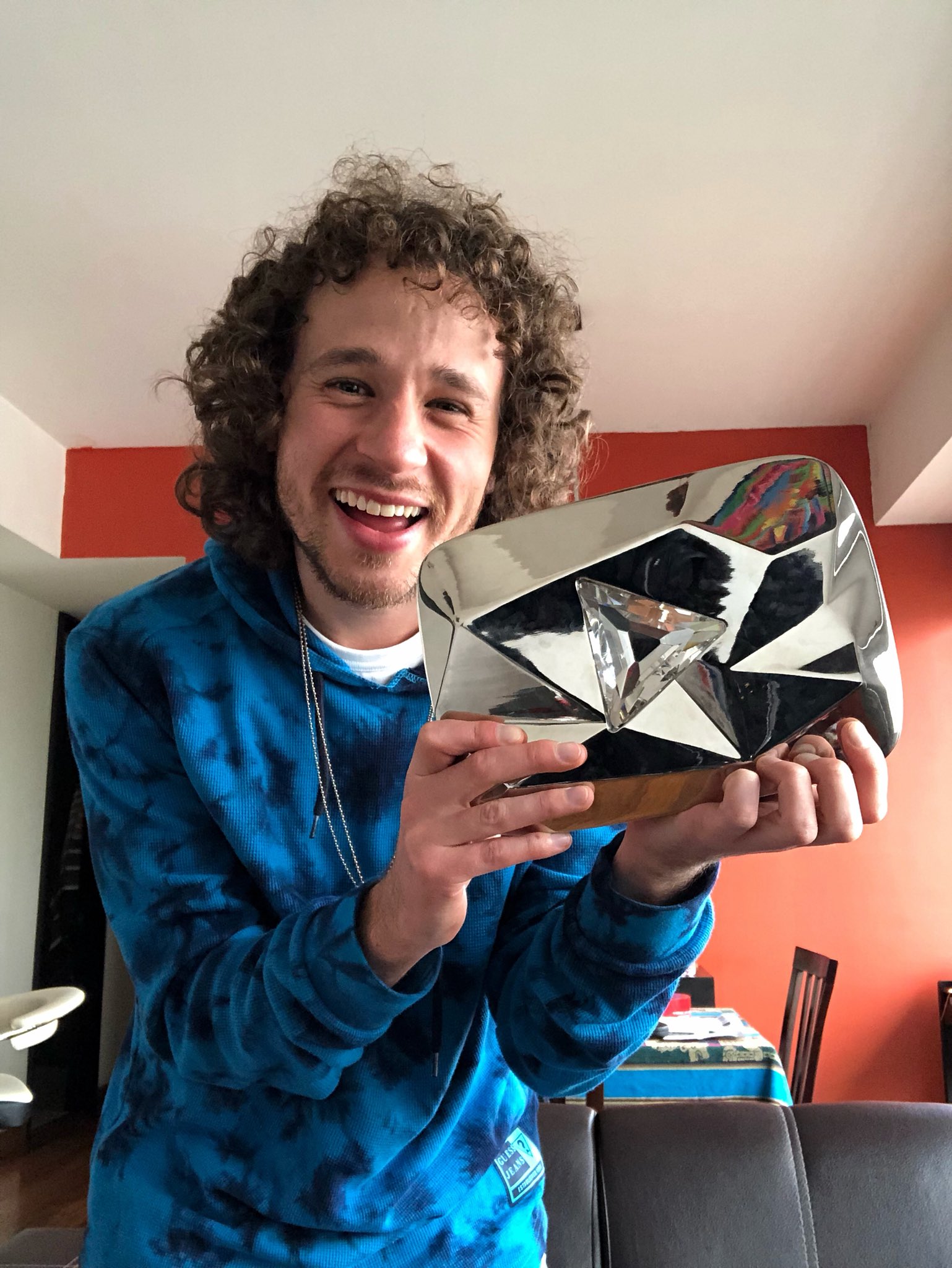 Luis Arturo Villar Sudek, conocido como Luisito Comunica (@LuisitoComunica)