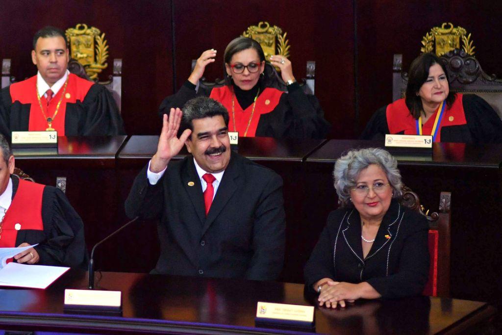 "Aseguro construir el socialismo del siglo XXI como fue el mandato del comandante Hugo Chávez, lo juro por Dios todo poderoso y lo juro por mi vida y así lo cumpliré"