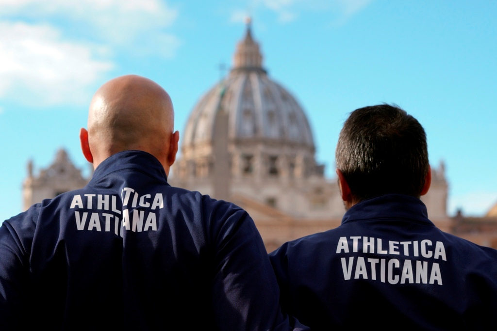 Vaticano presenta a su equipo oficial de atletismo (AP)