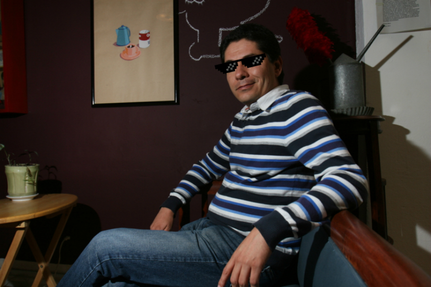 Juan Pablo Villalobos. (Montaje digital a una foto de Octavio Hoyos)
