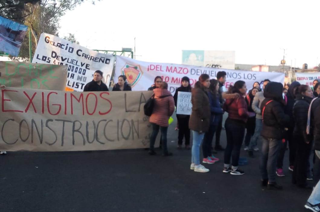 Los manifestantes bloquean Avenida Central, a la altura de la calle Bosques de Argelia. | Iván Ramírez