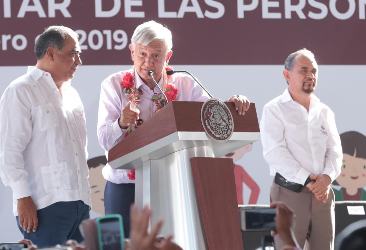 El presidente presenta el programa de Apoyo personas con discapacidad/Jesús Quintanar.