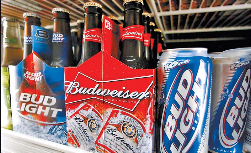 Comercializa marcas como cervezas Budweiser y Stella Artois. Reuters