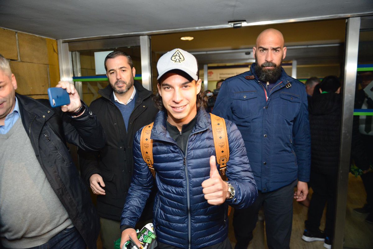 Diego Lainez ya se encuentra en Sevilla (Twitter @RealBetis)