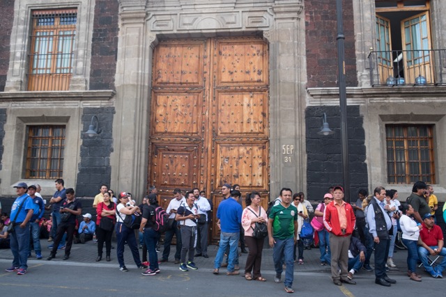 En junio de 2018, docentes protestan afuera de la SEP para exigir su reinstalación/Cuartoscuro.
