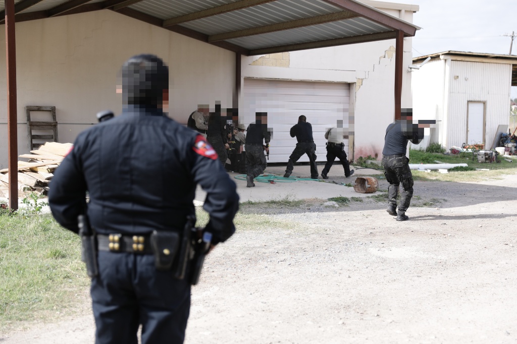 Agentes mexicanos se capacitan para hacer frente a la inseguridad.
