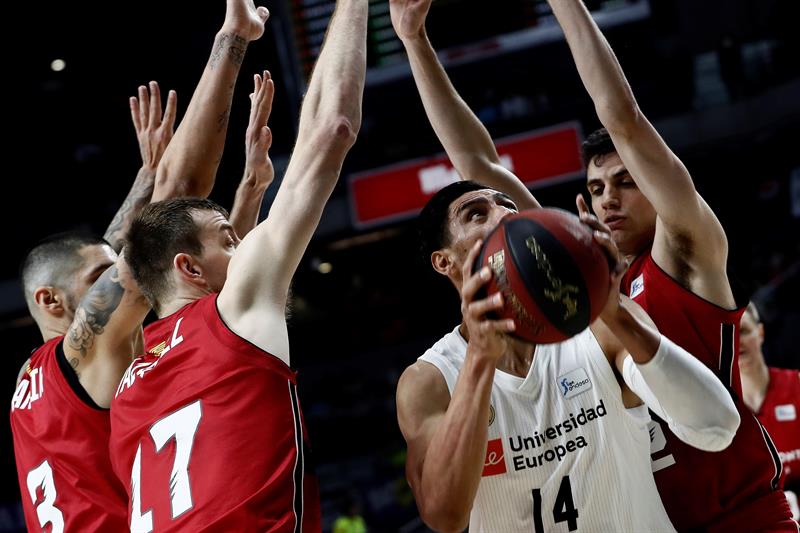 Gustavo Ayón jugó 29:38 minutos, en los que lideró a su equipo con 20 puntos, ganó 12 rebotes y repartió tres asistencias (EFE)
