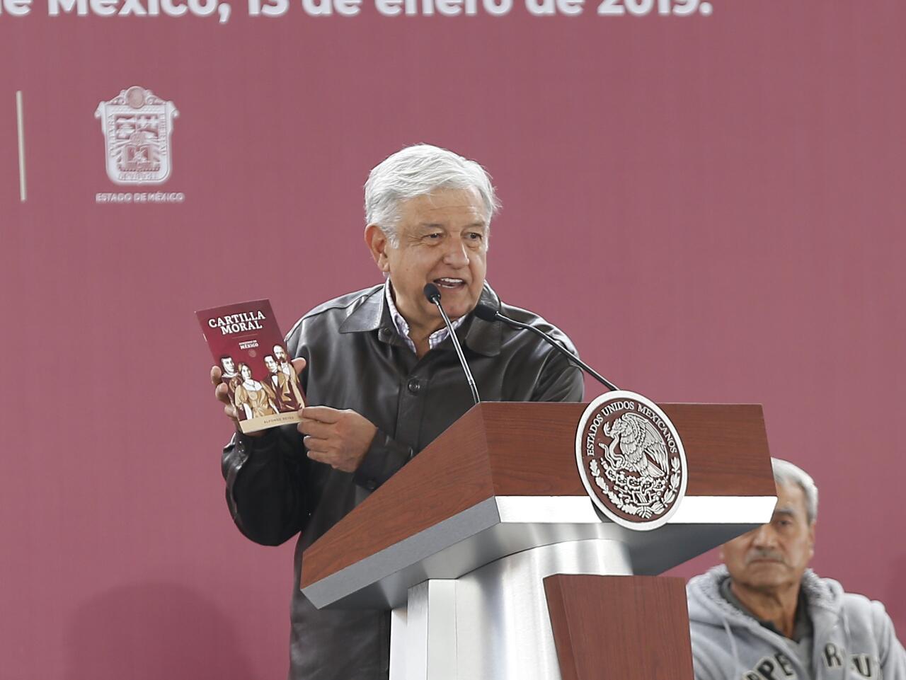 El Presidente aclaró que la Cartilla Moral "es un primer paso para iniciar una reflexión nacional sobre los principios y valores". (José Antonio Belmo