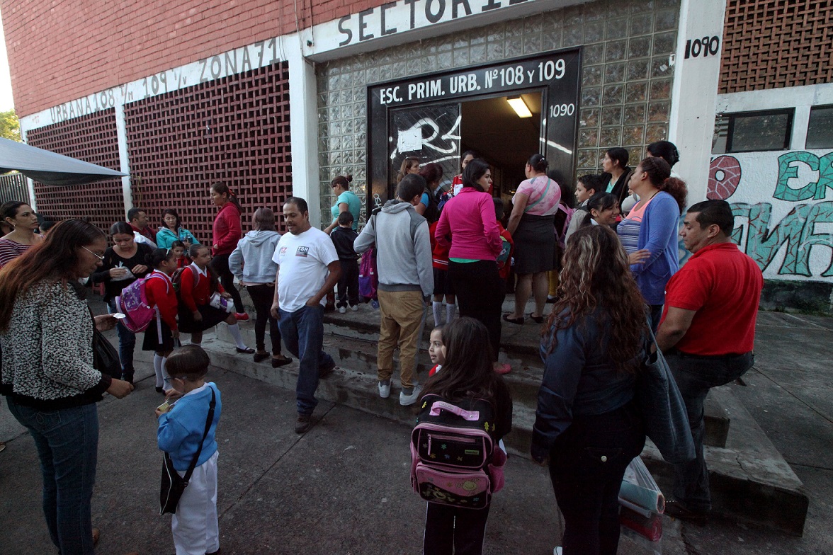 El sistema educativo demanda una gran cantidad de traslados, por lo que sugieren escalonar los ingresos. (ESPECIAL)