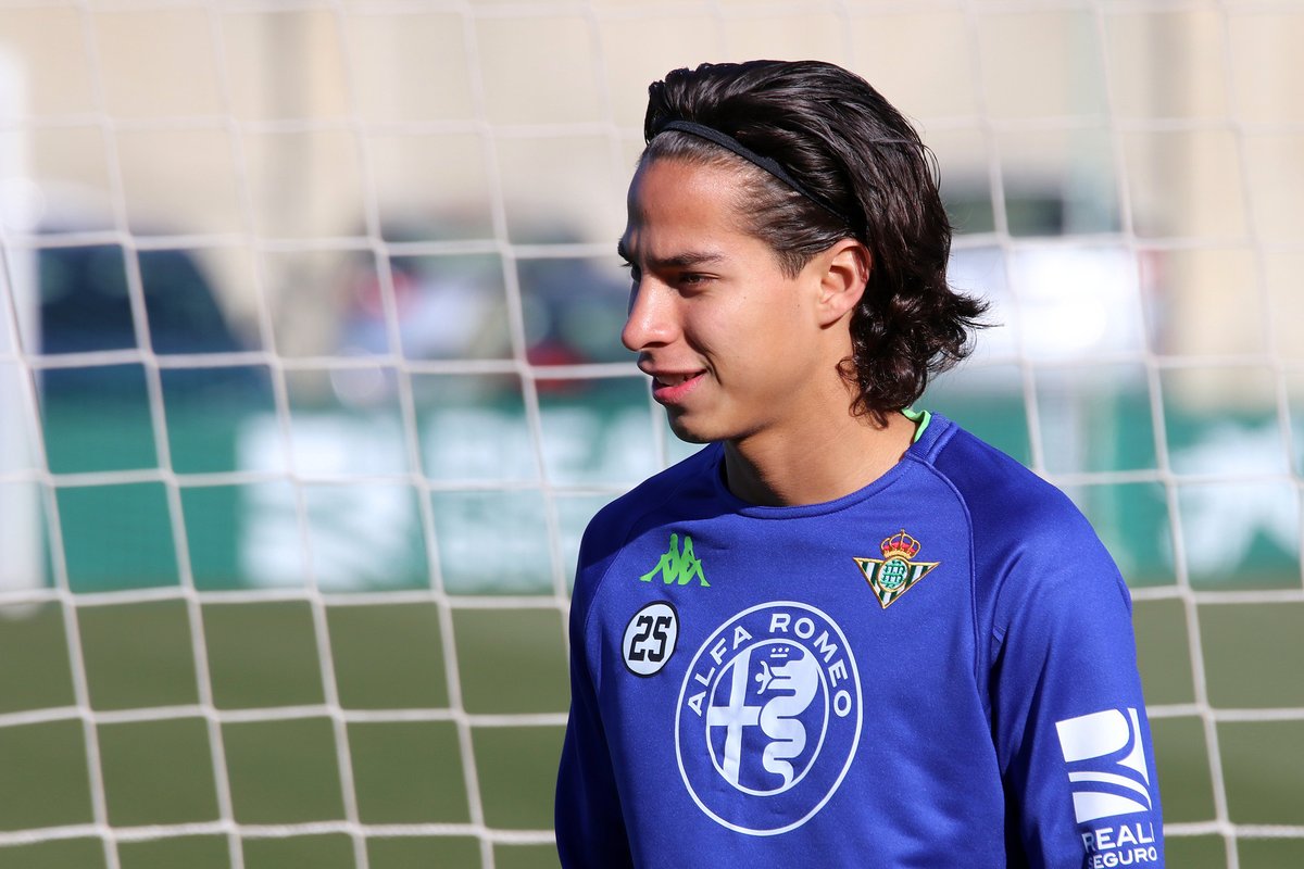 Diego Lainez en su primer entrenamiento con el Betis (Twitter @RealBetis)