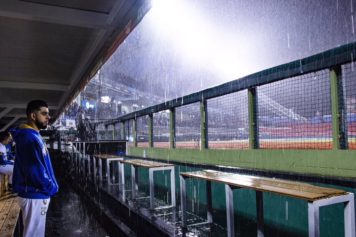 El juego se detuvo debido a la lluvia intensa. (Cortesía)