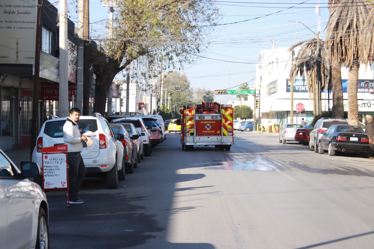 Una lámpara ocasionó un cortocircuito el cual fue controlado por el Cuerpo de Bomberos. (Especial)