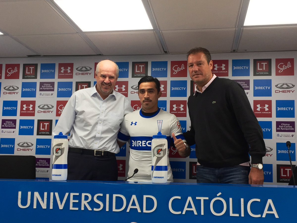 Presentación de Edson Puch con su nuevo equipo (Twitter: U Católica)