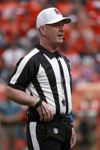 John Parry lidera a los árbitros del Super Bowl LIII (AP)