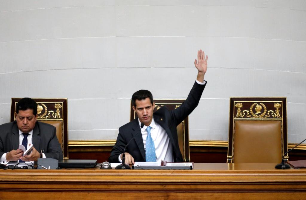 El líder de la oposición, Juan Guaidó, mandó a solicitar a diversos países tomar medidas contras Nicolás Maduro (Reuters)