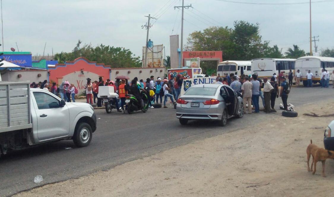 Los manifestantes exigen la entrega de apoyos prometidos. (Óscar Rodríguez)