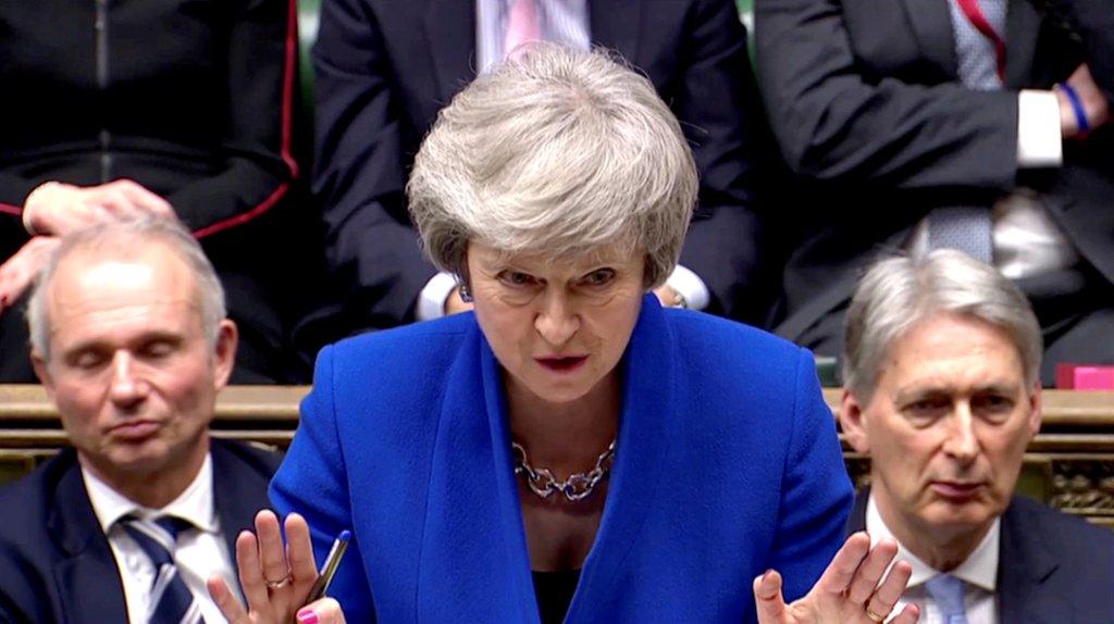 En caso de que May supere la moción de censura, tendrá de plazo hasta el próximo lunes para presentar un plan alternativo del "Brexit".  Reuters