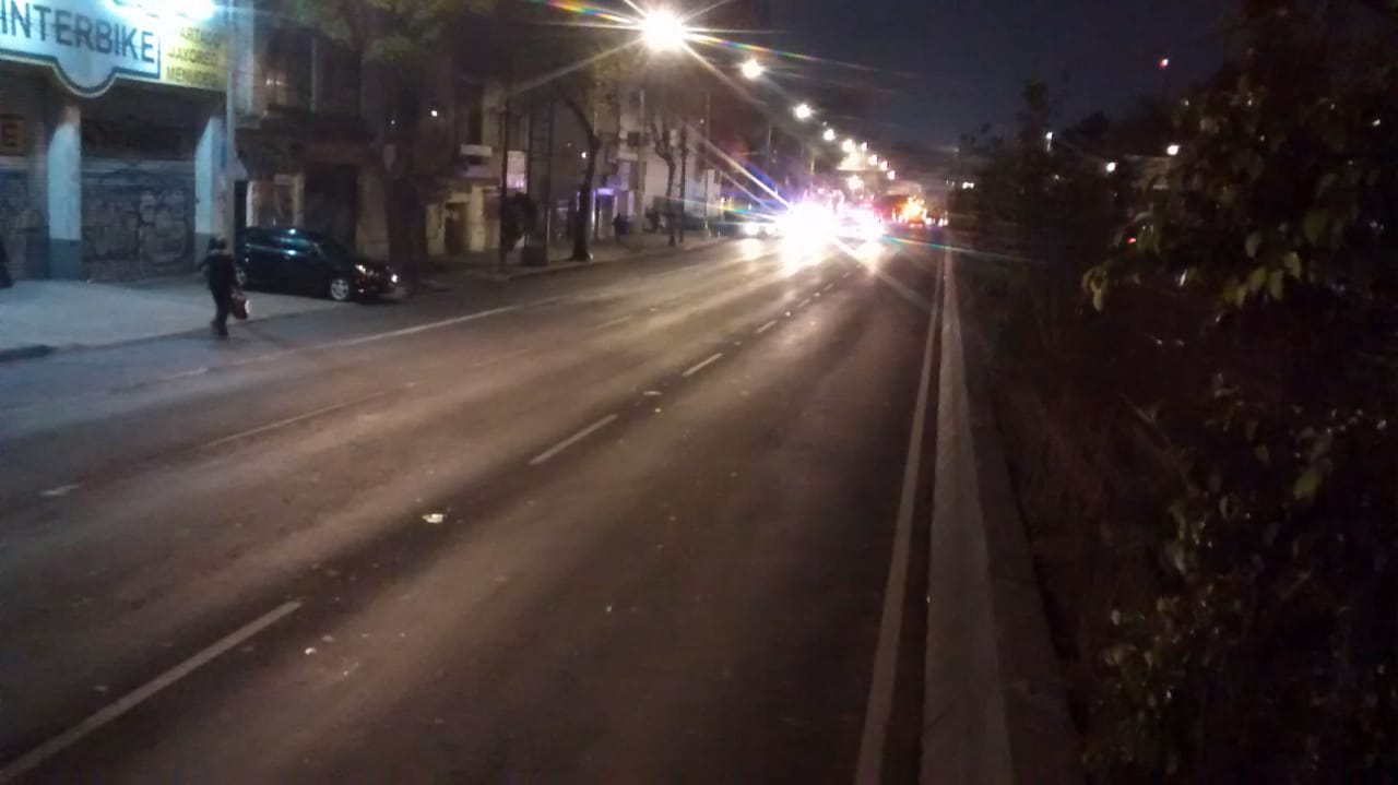 Los damnificados se instalaron en Calzada de Tlalpan, a la altura de avenida del Taller. (Alejandro González)