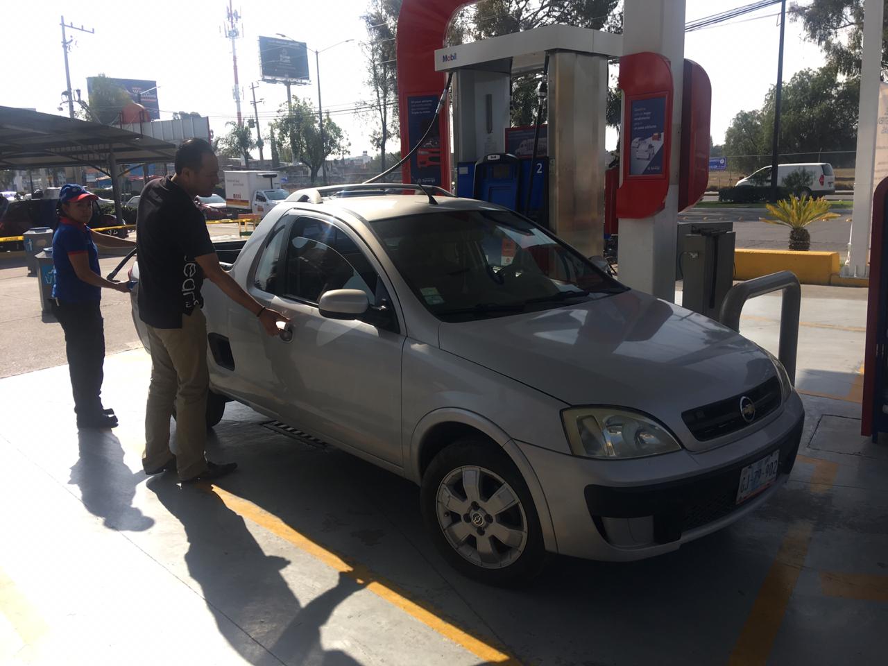 Reduce tiempo en espera en gasolineras (Pablo Flores)